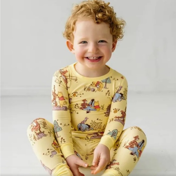 NIB Size 5/6 Winnie the Pooh little sleepies. - Picture 1 of 2